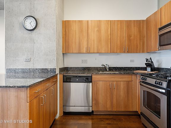 3rd image of 235 W Van Buren St Unit 3222