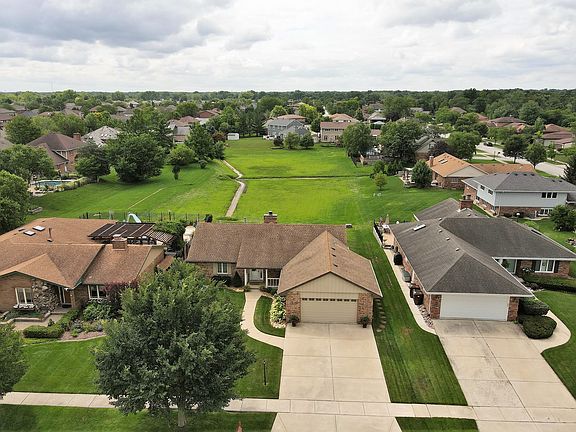 3rd image of 6323 Knollwood Dr