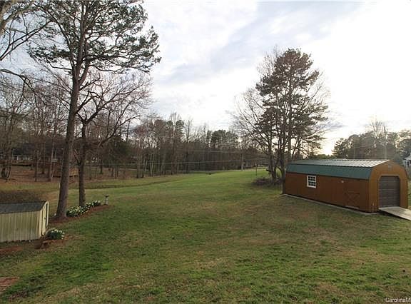 5th image of 135 Chantilly Ln