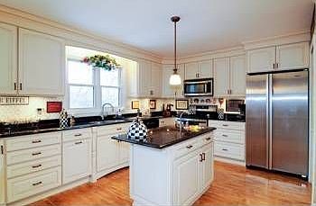 4th image of 32 White Oak Cir