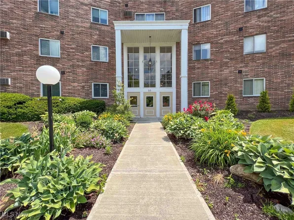 315 Solon Rd APT 307, Chagrin Falls Village, OH 44022