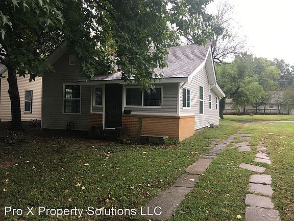 3rd image of 209 E Park St