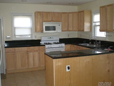 3rd image of 78 Edmore Ln N