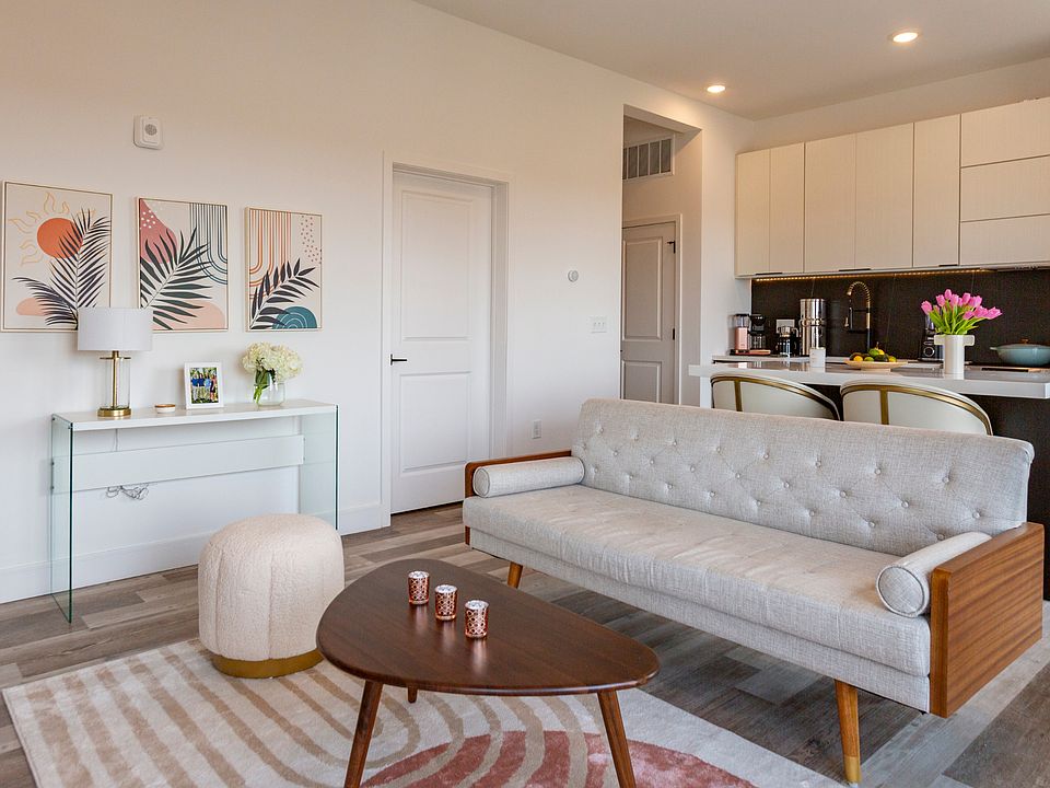 Mckenzie | Living room