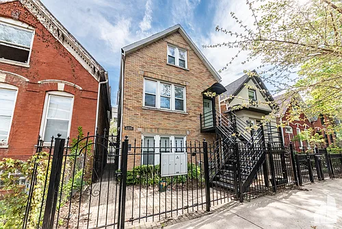 2335 W Moffat St #3 Photo 1