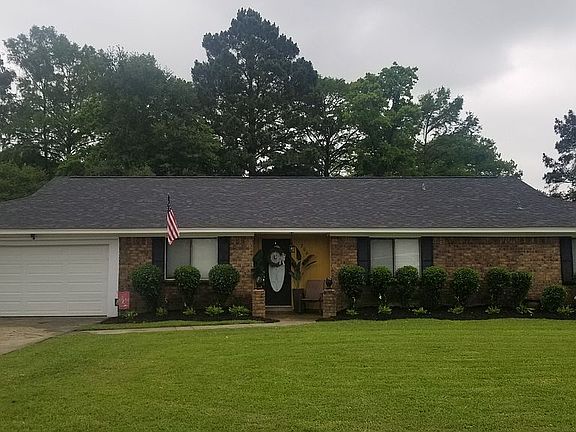 2nd image of 206 Sussex Dr