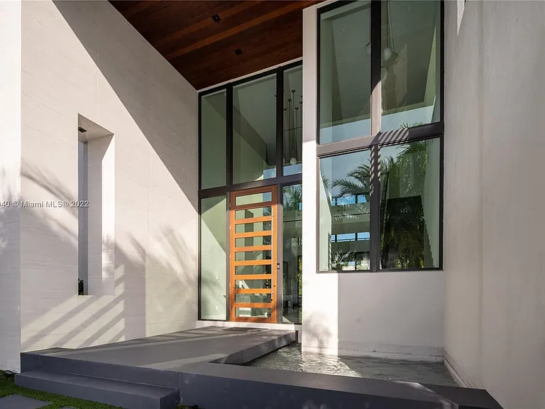 128 Fiesta Way — Photo 4