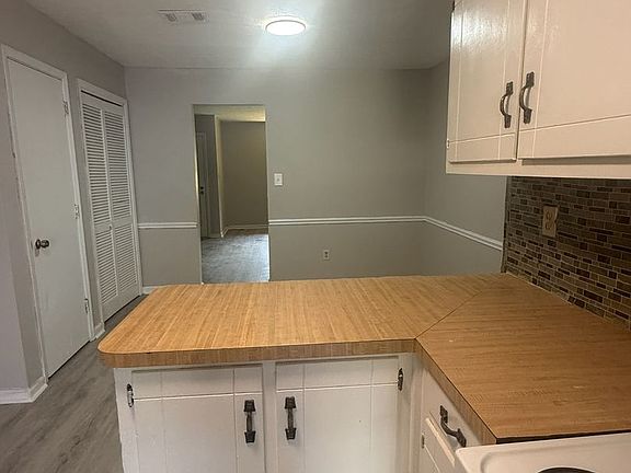 4th image of 1726 Kirkland Rd