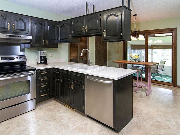 3rd image of 165 N Woodcrest Dr N