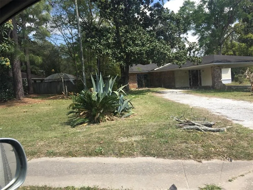3 bed, 2.0 bath, 2108 sqft, $1,150 — Photo 1