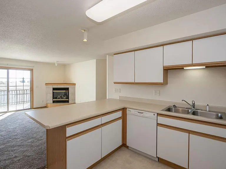 2876 Coral Ct — Photo 8
