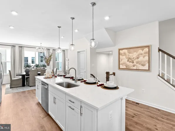 16992 Alicia Ave, Dumfries, VA 22026