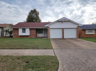 828 Willow Brook Dr, Midwest City, OK 73110