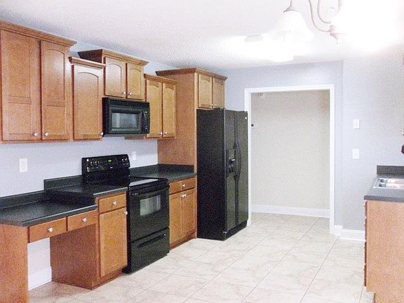 4th image of 104 N Charity Ln