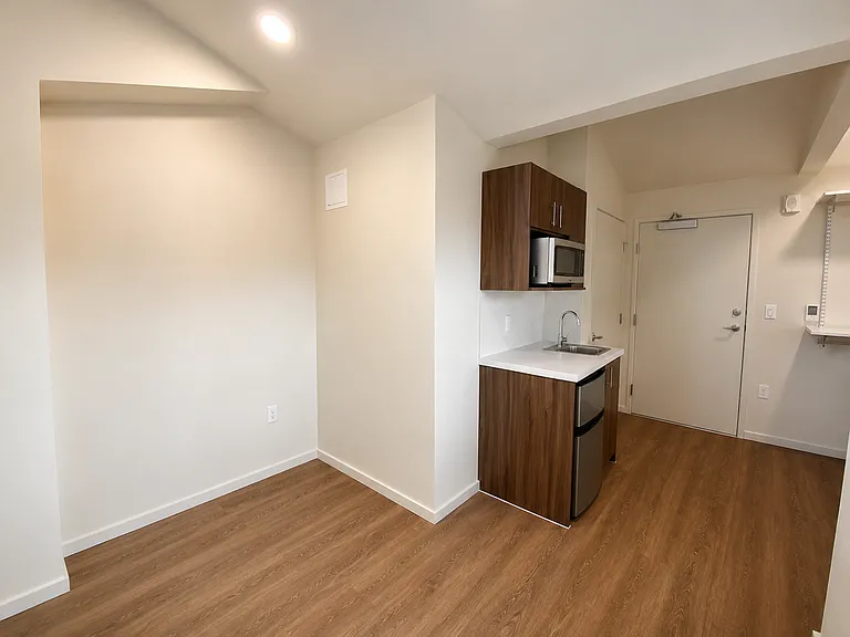 Plaza Apartments — Photo 143