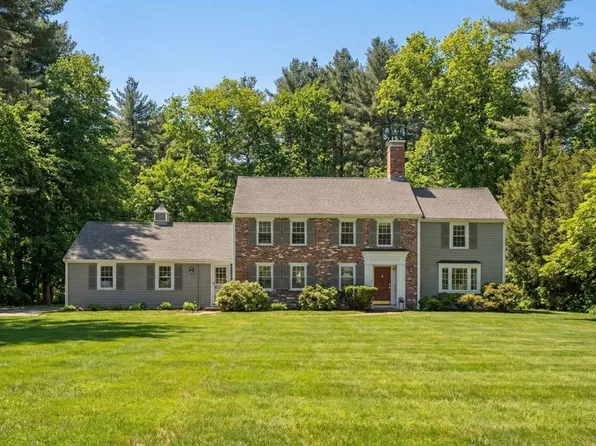 30 Surrey Ln, Topsfield, MA 01983