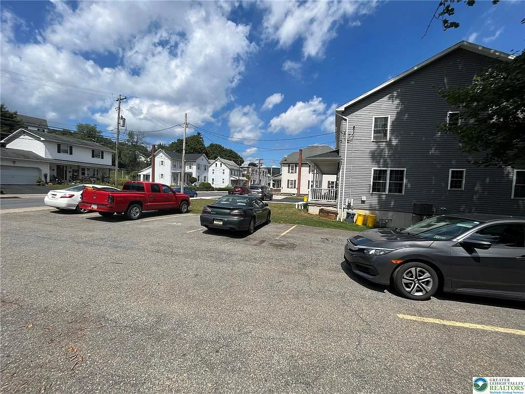 2 bed, 1.0 bath, 800 sqft, $1,500 — Photo 2