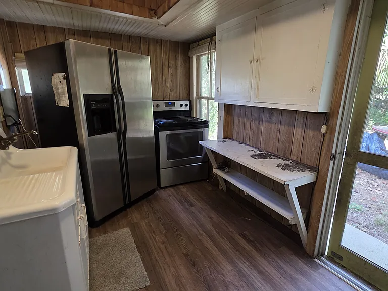 310 E Noble Ave — Photo 5
