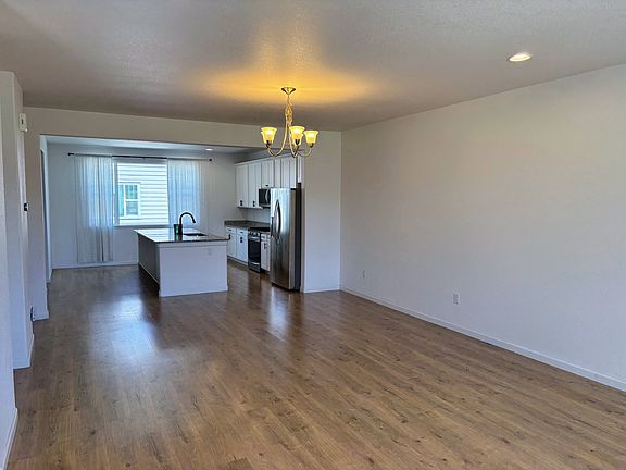 Open living/family room(2nd Floor)