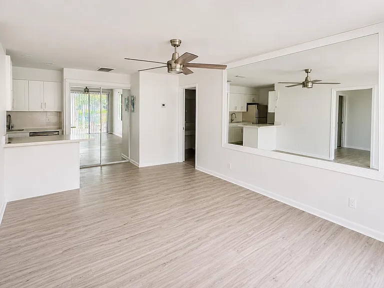 612 Executive Center Dr #207 — Photo 1