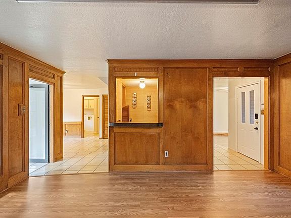 2nd image of 2055 Riverlawn Dr