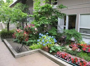 952 100th Ave NE #32, Bellevue, WA 98004