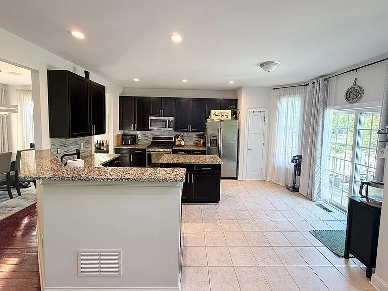49 McCormick Ave S — Photo 10