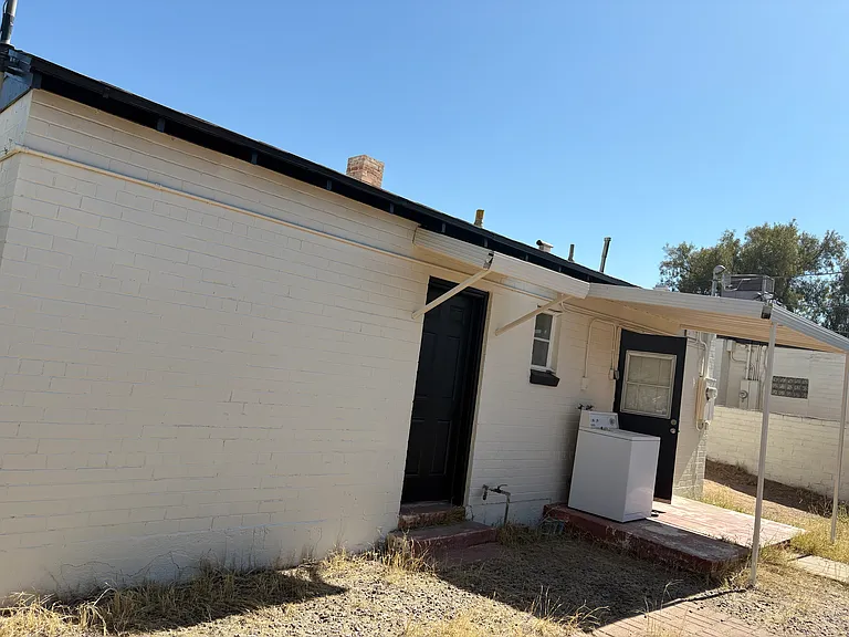 1616 E Waverly St — Photo 17