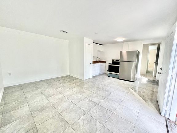 3rd image of 15041 S River Dr