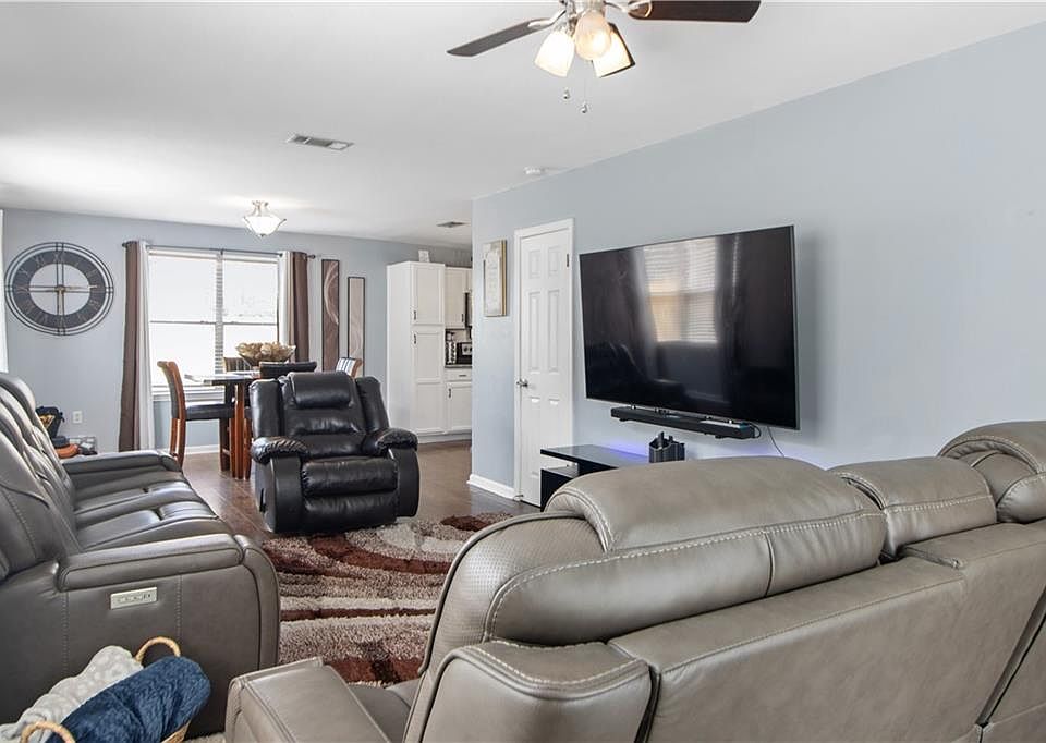 1928 Lac La Belle Dr, Harvey, LA 70058 | Zillow