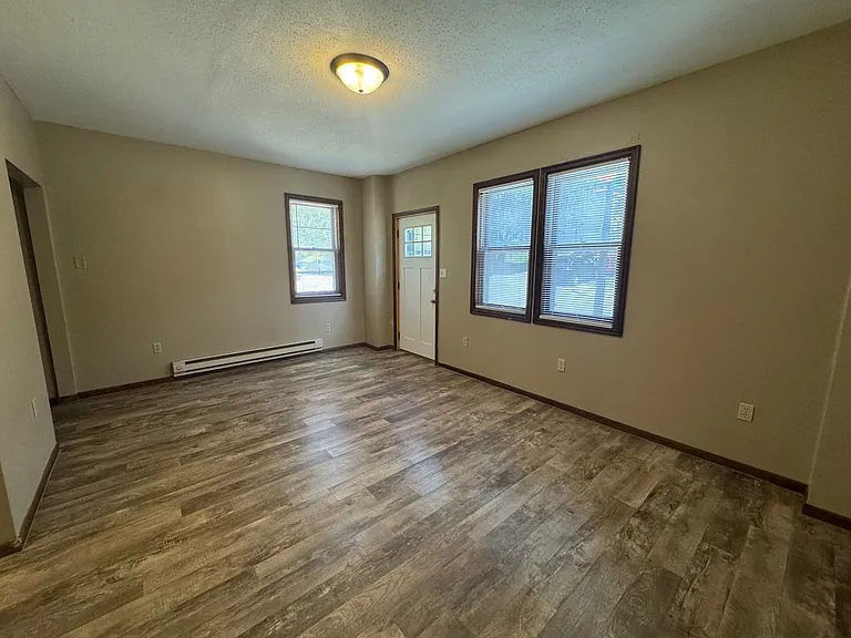 217-219 Bates Ave — Photo 3