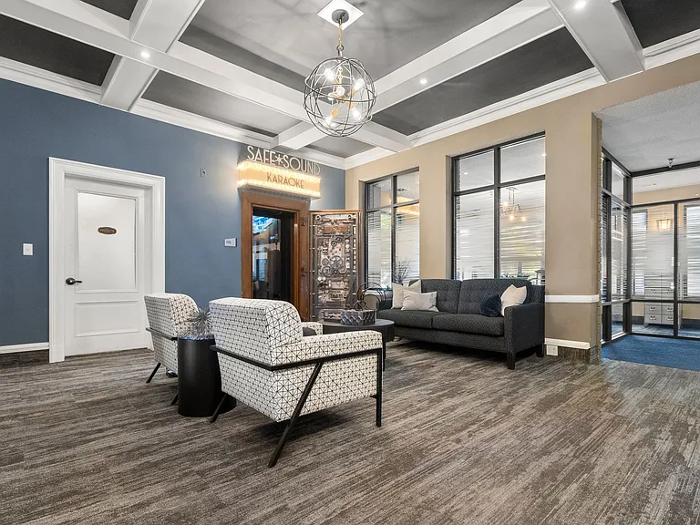 Lux Apartments — Photo 20
