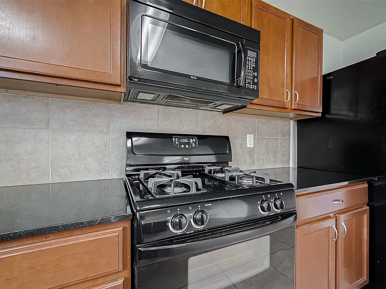18334 Fair Grange Ln — Photo 20