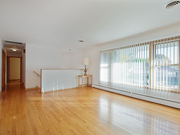 4th image of 16728 Evans Ave