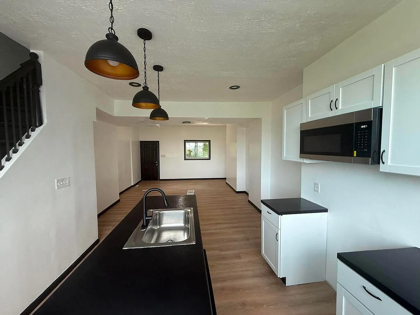 Newly Updated 2 Bedroom Home In the Southside! — Photo 2