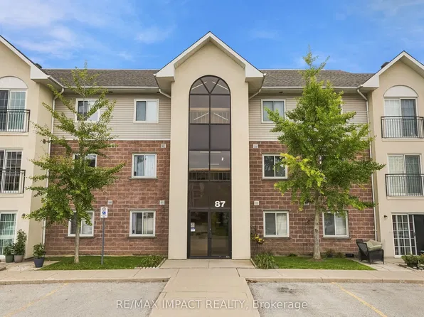 87 Aspen Springs Dr #110, Clarington, ON L1C 5J8