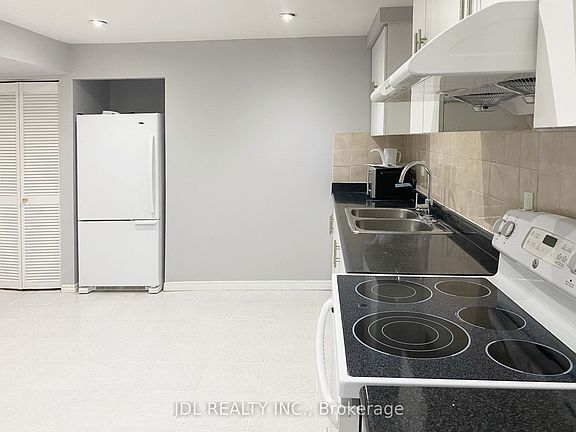 4th image of 84 Adrian Cres #Basement