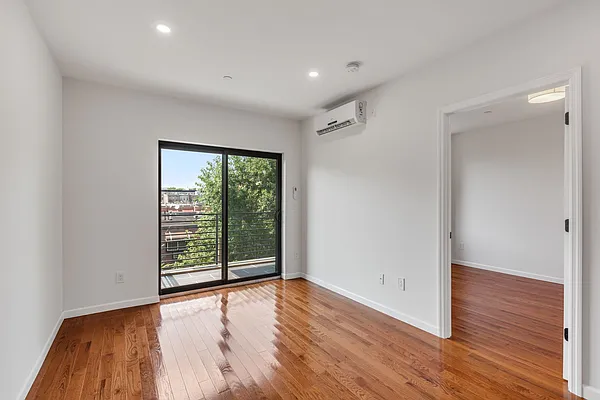 Rented by Compass | media 14