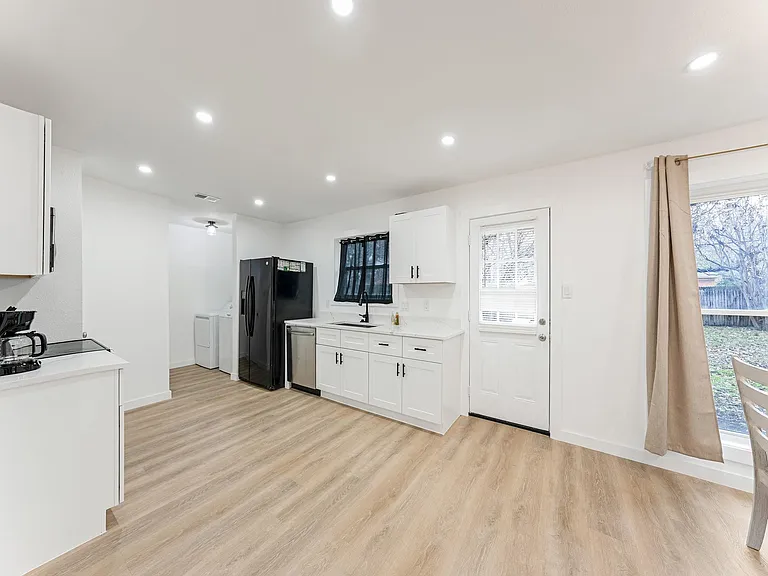3245 Myra Ln — Photo 10