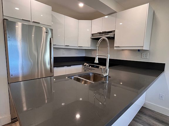 Kitchen Fridge, Cabinets & Counter w/Overhang