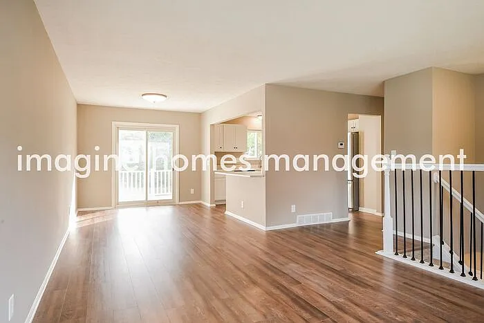 3 bed, 2.0 bath, 1736 sqft, $2,795 — Photo 4