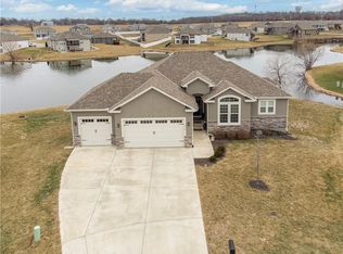 1111 SW Crabtree Cir, Oak Grove, MO 64075