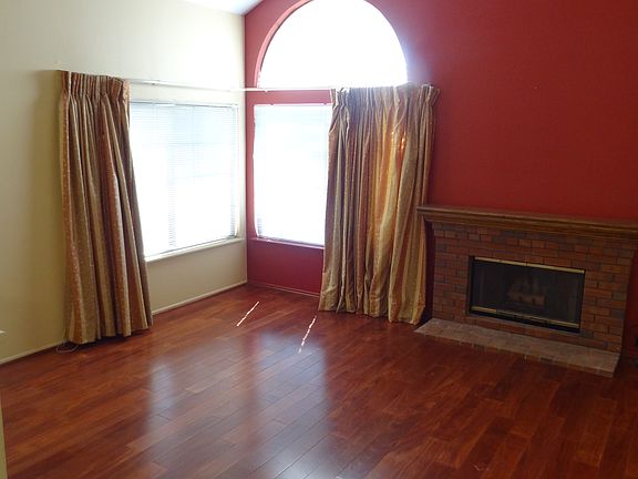 Living room with Fireplace