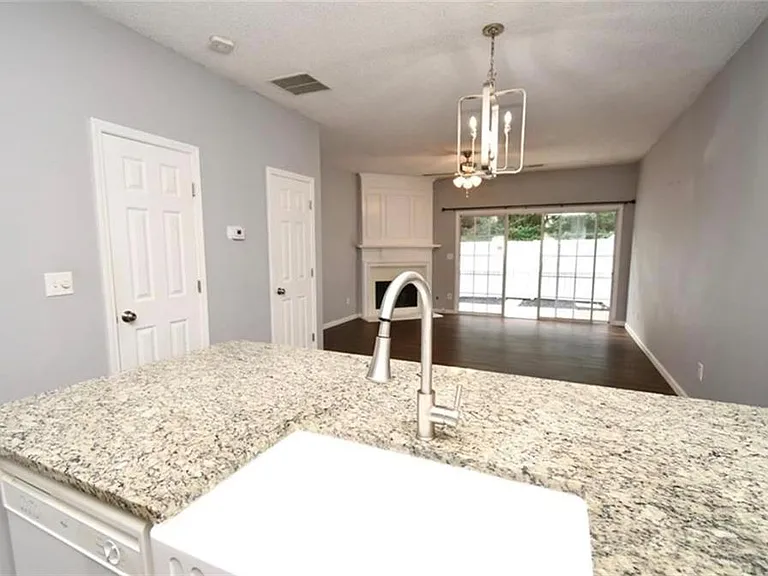 233 Buckland Dr — Photo 8
