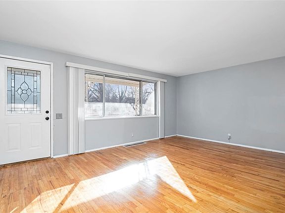 2nd image of 1547 Babcock Dr