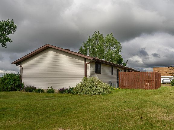 4th image of 418 16th St NE