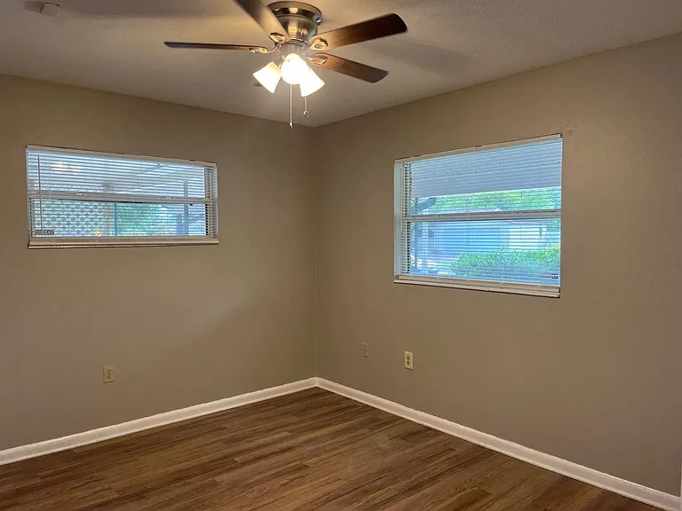 917 S Alder Ave — Photo 15
