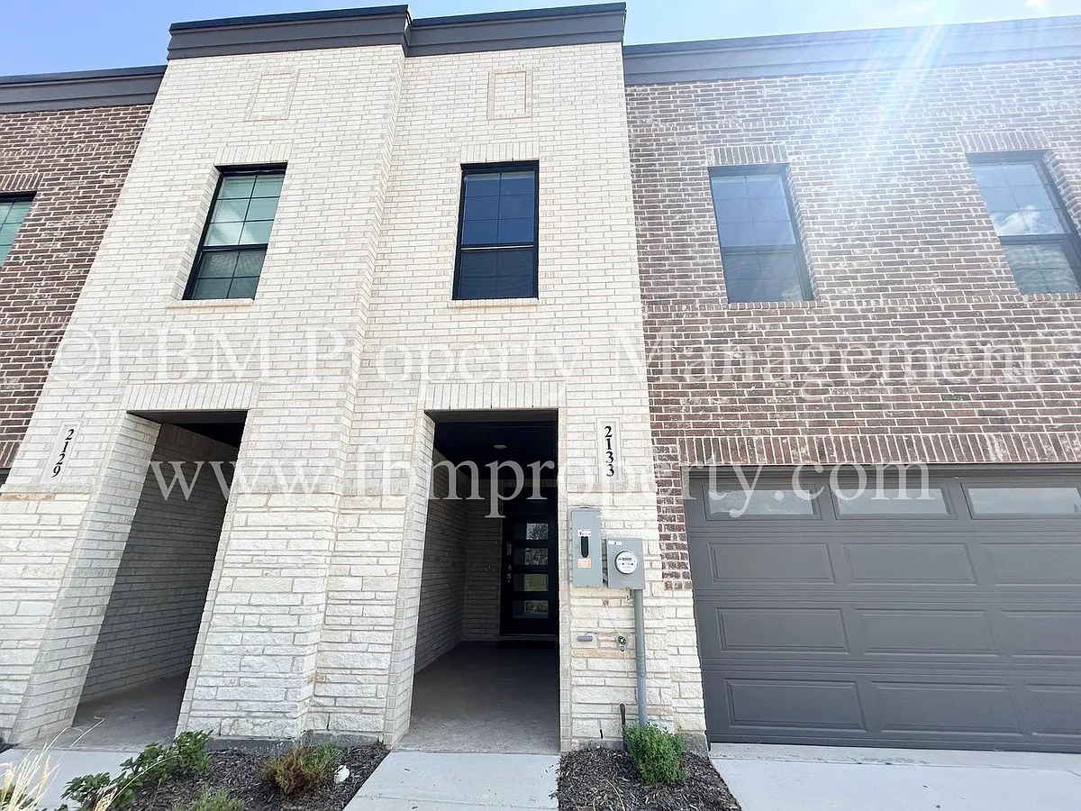 Building Photo - 2133 Layla Dr