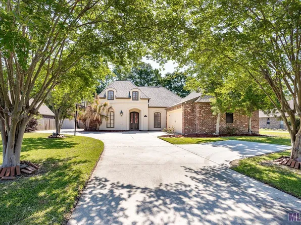 30090 Oak Shadow Dr, Walker, LA 70785