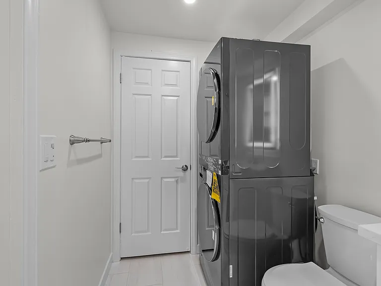 925 Manhattan Ave — Photo 7